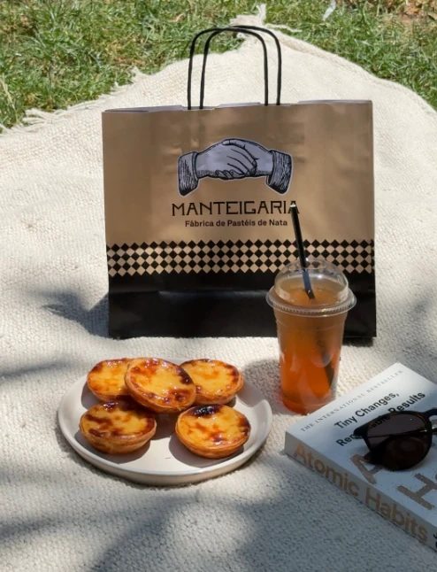 Manteigaria picnic with pastéis de nata